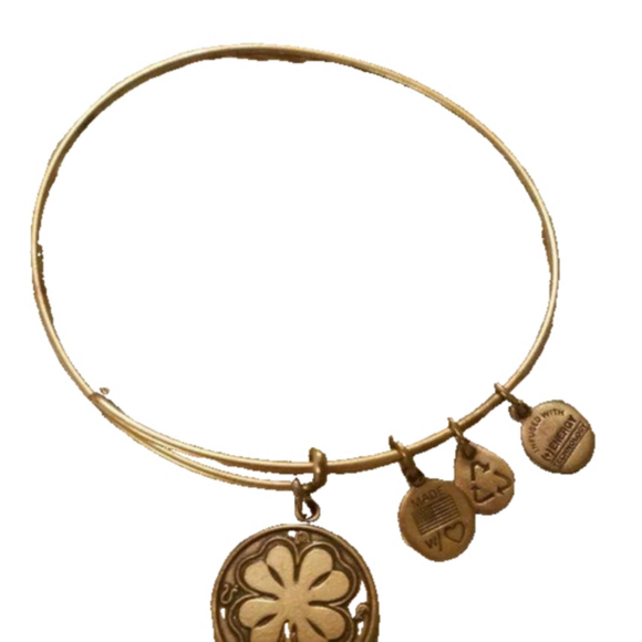 St Patrick's Day Four Leaf Clover Bracelet - Picture 2 of 3